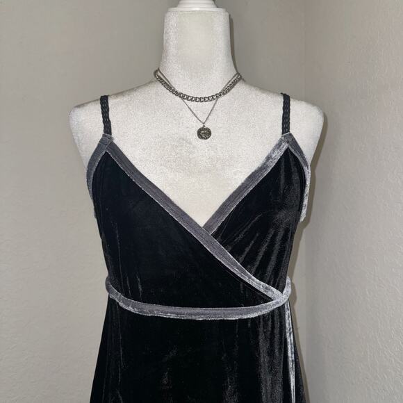 POL Velvet Wrap Dress Womens Medium Black Sleeveless Adjustable Spaghetti Strap - Picture 4 of 9